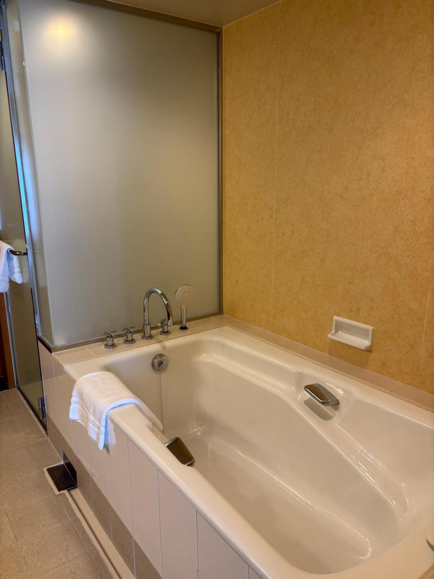 The Yokohama Bay Hotel Tokyu Екстериор снимка